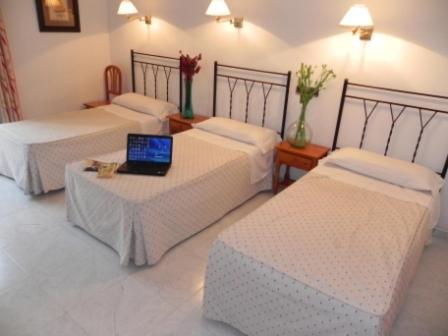 Hostal Ivor Мадрид Екстериор снимка