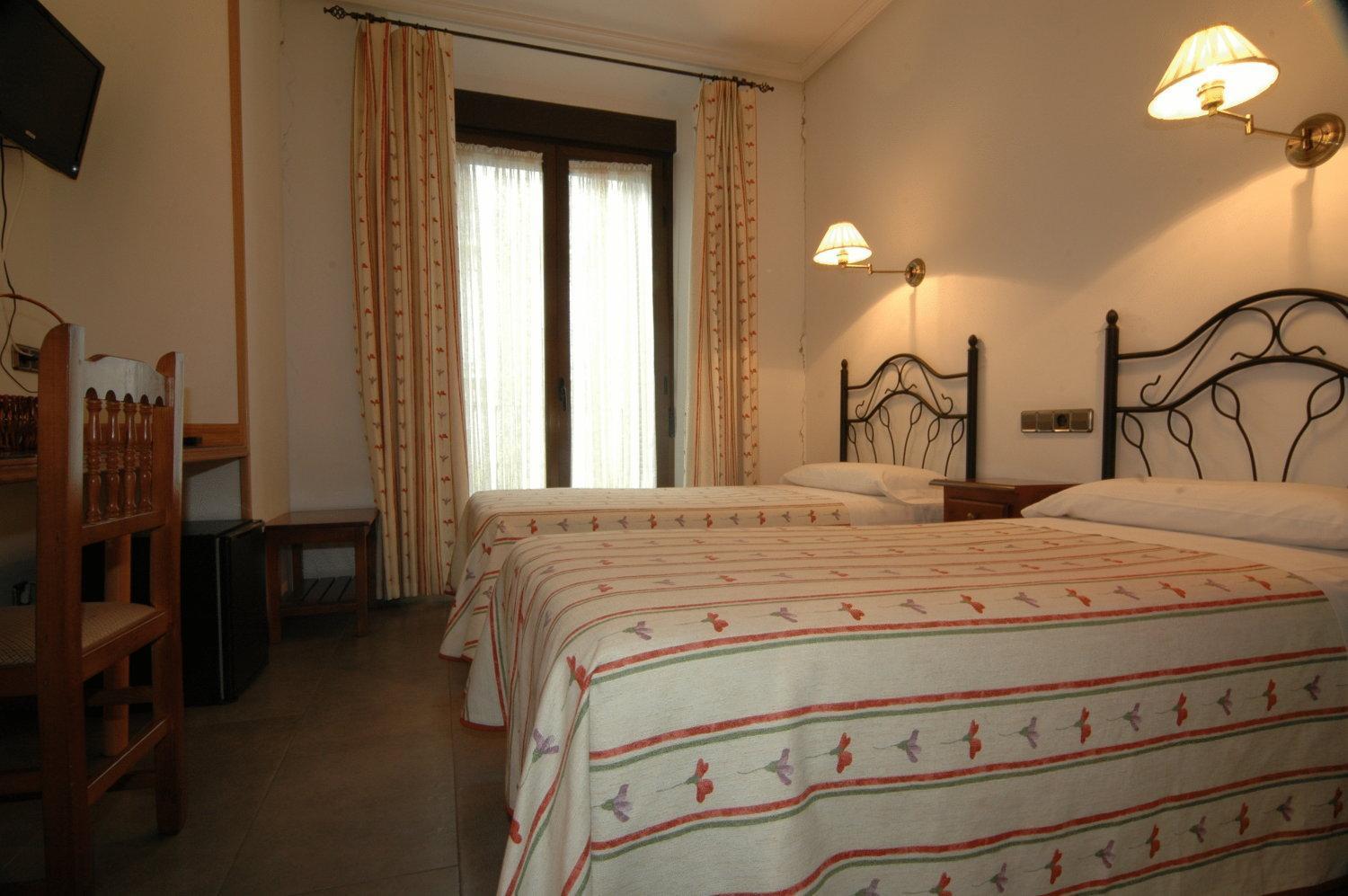 Hostal Ivor Мадрид Екстериор снимка