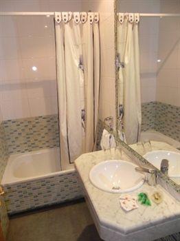 Hostal Ivor Мадрид Екстериор снимка