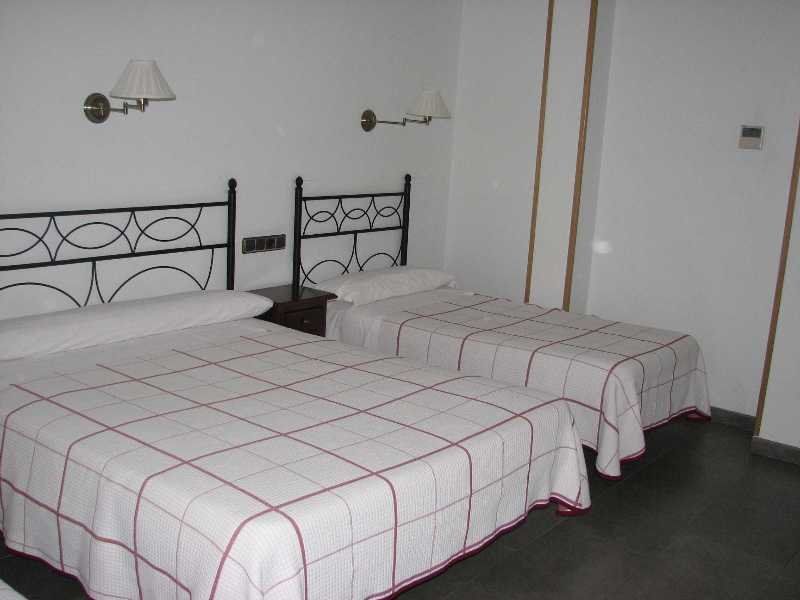 Hostal Ivor Мадрид Екстериор снимка